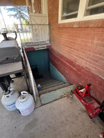 Exterior - 158 W 100 S, Moroni, UT 84646 photo 3 of 3
