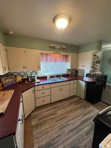 Kitchen - 158 W 100 S, Moroni, UT 84646 photo 2 of 5