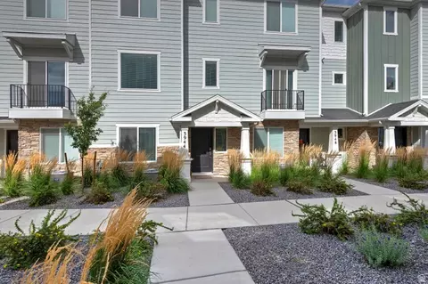 Exterior - 3944 N Eagle Point Ln N, Eagle Mountain, UT 84005 photo 2 of 8