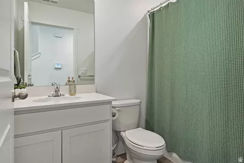 Bath - 3944 N Eagle Point Ln N, Eagle Mountain, UT 84005 photo 2 of 3