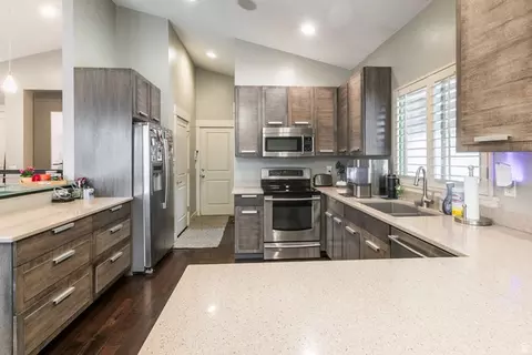 Kitchen - 51 W Stauffer Ln S, Murray, UT 84107 photo 2 of 4