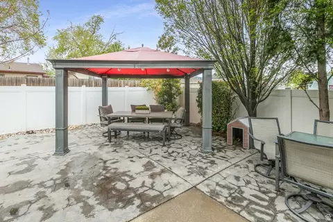 Exterior - 51 W Stauffer Ln S, Murray, UT 84107 photo 5 of 6