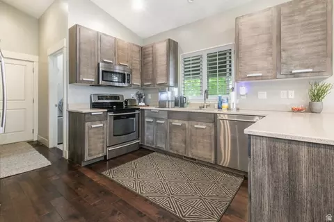 Kitchen - 51 W Stauffer Ln S, Murray, UT 84107 photo 1 of 4