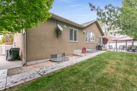 Exterior - 51 W Stauffer Ln S, Murray, UT 84107 photo 6 of 6