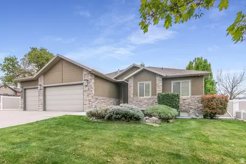 Exterior - 51 W Stauffer Ln S, Murray, UT 84107 photo 2 of 6