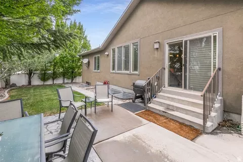 Exterior - 51 W Stauffer Ln S, Murray, UT 84107 photo 3 of 6