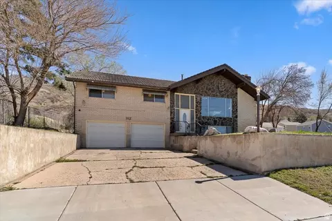 912 N Eastside Dr, Layton, UT 84040