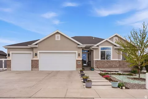 236 E Briarwood Ln, Stansbury Park, UT 84074