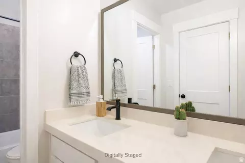 Bath - 1369 E Haviture Way, Eagle Mountain, UT 84005 photo 2 of 4