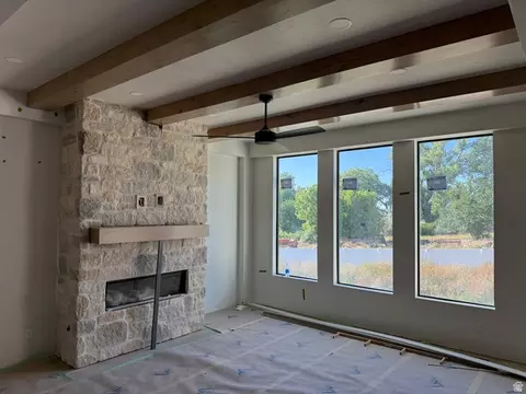 Living - 286 W Summerhill Ln, Centerville, UT 84014 photo 3 of 5