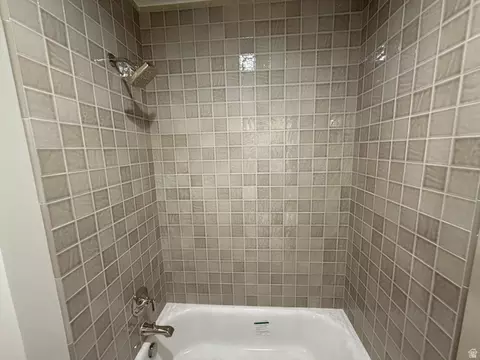 Bath - 286 W Summerhill Ln, Centerville, UT 84014 photo 7 of 7
