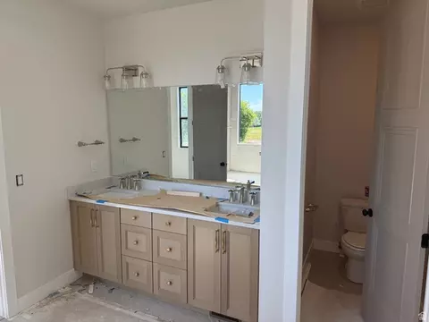 Bath - 286 W Summerhill Ln, Centerville, UT 84014 photo 4 of 7