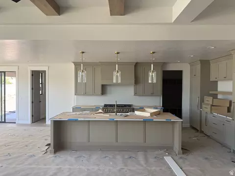 Kitchen - 286 W Summerhill Ln, Centerville, UT 84014 photo 2 of 5