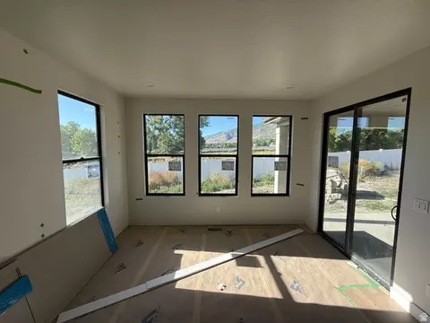 Living - 286 W Summerhill Ln, Centerville, UT 84014 photo 4 of 5