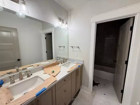 Bath - 286 W Summerhill Ln, Centerville, UT 84014 photo 6 of 7
