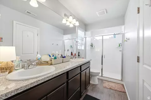 Bath - 707 E 380 S, American Fork, UT 84003 photo 2 of 3