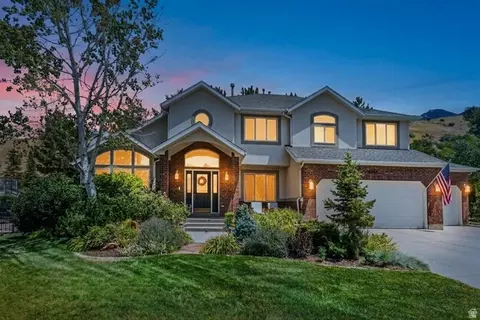 8967 S Cobble Canyon Ln, Sandy, UT 84093