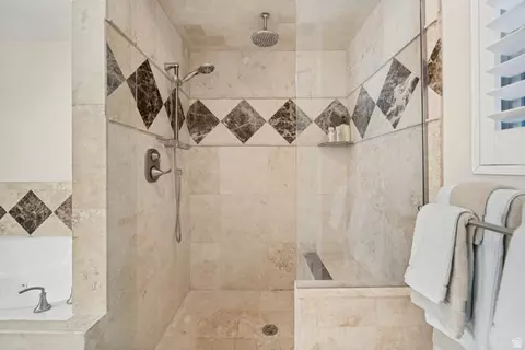 Bath - 2148 E Pinecrest Ln S, Sandy, UT 84092 photo 3 of 3