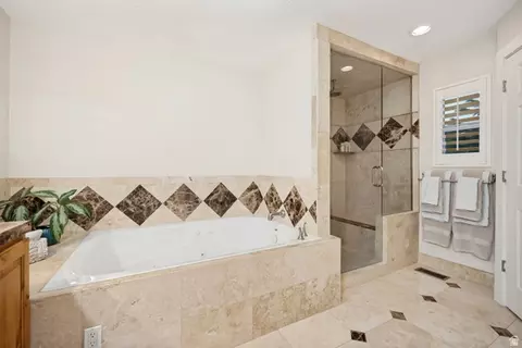 Bath - 2148 E Pinecrest Ln S, Sandy, UT 84092 photo 2 of 3