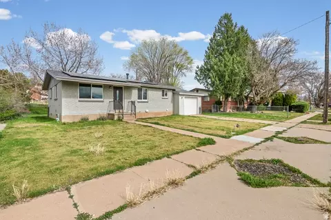 488 N Fern Dr E, Clearfield, UT 84015
