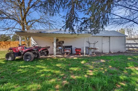 Exterior - 415 E 1st S, Preston, ID 83263 photo 8 of 12