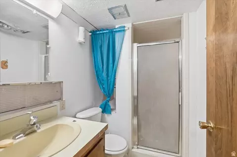 Bath - 415 E 1st S, Preston, ID 83263 photo 6 of 7