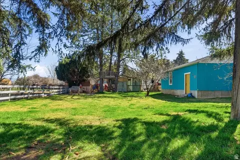 Exterior - 415 E 1st S, Preston, ID 83263 photo 7 of 12