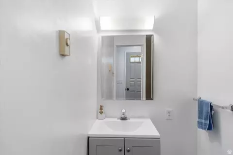 Bath - 415 E 1st S, Preston, ID 83263 photo 1 of 7
