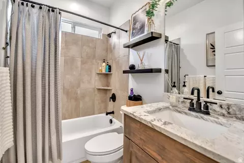 Bath - 1676 E Coreys Ct, Lake Point, UT 84074 photo 2 of 2