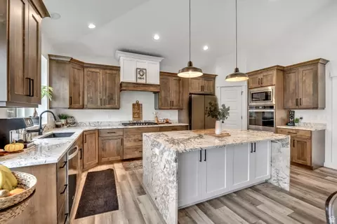 Kitchen - 1676 E Coreys Ct, Lake Point, UT 84074 photo 2 of 3