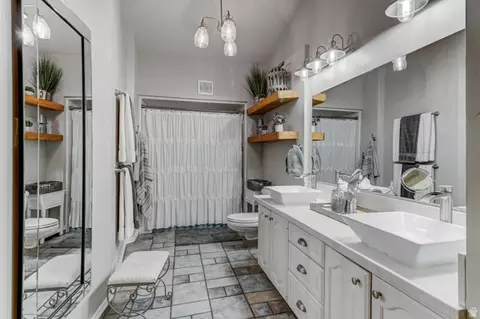 Bath - 775 E 1500 S, Bountiful, UT 84010 photo 2 of 6