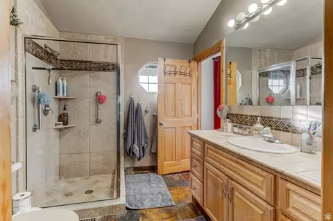 Bath - 775 E 1500 S, Bountiful, UT 84010 photo 3 of 6