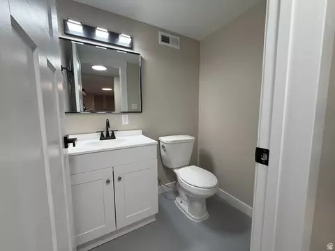 Bath - 210 Ridgeway St, Helper, UT 84526 photo 6 of 6
