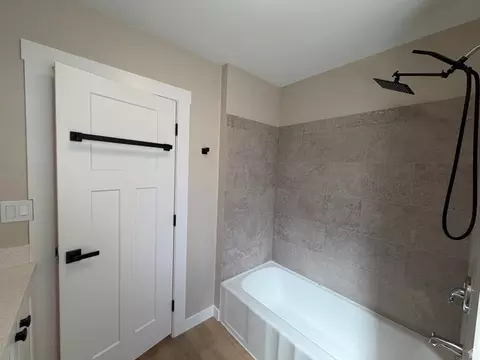 Bath - 210 Ridgeway St, Helper, UT 84526 photo 3 of 6