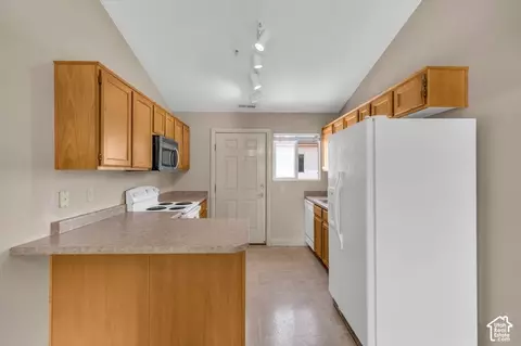 Kitchen - 700 N Main St #E6, Washington, UT 84780 photo 1 of 2
