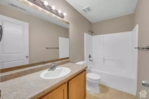 Bath - 700 N Main St #E6, Washington, UT 84780 photo 1 of 2