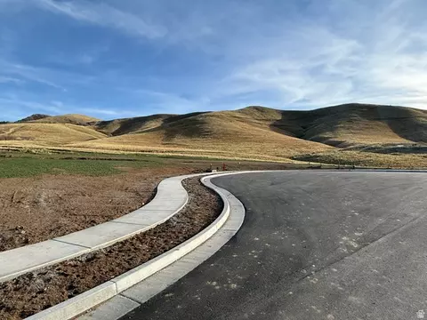 616 E Berkshire Dr S, Tooele, UT 84074