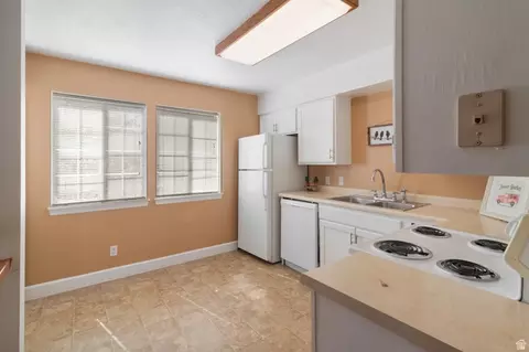 Kitchen - 488 E 200 S #5B, Clearfield, UT 84015 photo 1 of 2