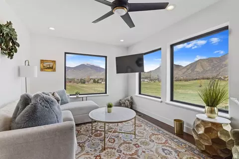 Living - 684 Lookout Point Dr, Mapleton, UT 84664 photo 6 of 7
