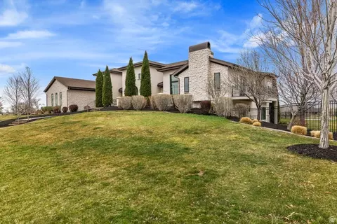 Exterior - 684 Lookout Point Dr, Mapleton, UT 84664 photo 3 of 37