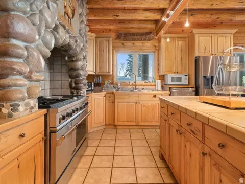 Kitchen - 6781 N Chaparral Dr, Eden, UT 84310 photo 4 of 6
