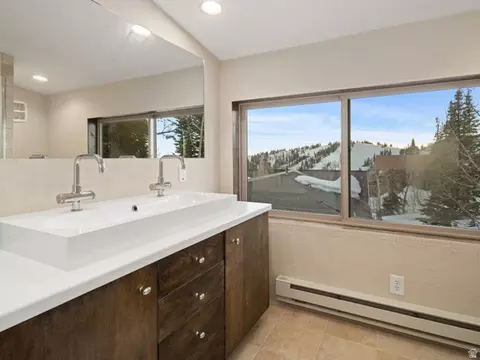 Bath - 6781 N Chaparral Dr, Eden, UT 84310 photo 5 of 8