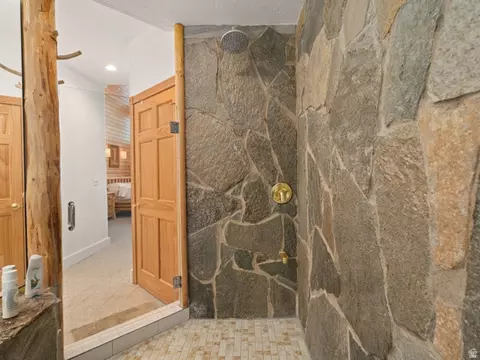 Bath - 6781 N Chaparral Dr, Eden, UT 84310 photo 4 of 8
