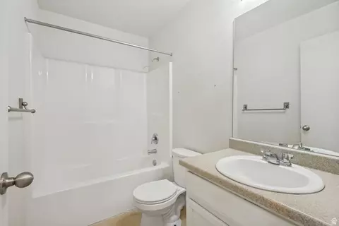 Bath - 3755 N Tumwater Dr E, Eagle Mountain, UT 84005 photo 1 of 1
