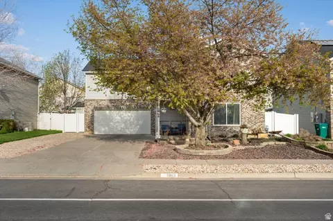 Exterior - 1969 S 575 E, Clearfield, UT 84015 photo 2 of 8