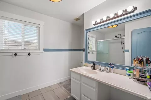 Bath - 1969 S 575 E, Clearfield, UT 84015 photo 2 of 4