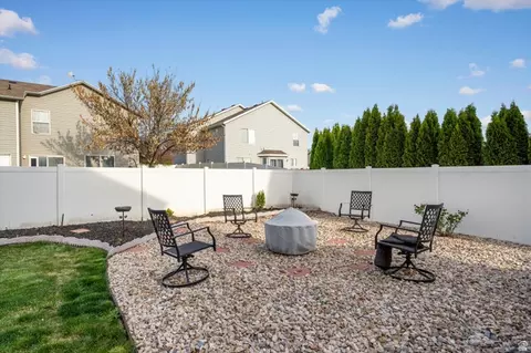 Exterior - 1969 S 575 E, Clearfield, UT 84015 photo 3 of 8