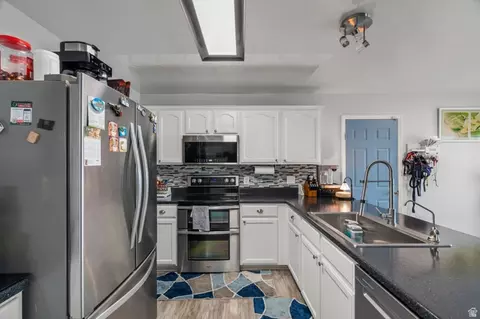 Kitchen - 1969 S 575 E, Clearfield, UT 84015 photo 4 of 5