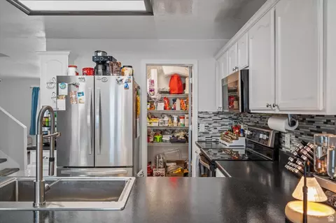 Kitchen - 1969 S 575 E, Clearfield, UT 84015 photo 5 of 5