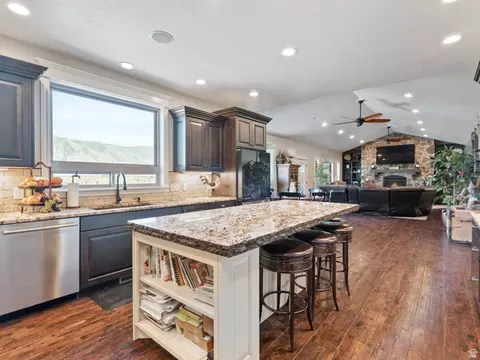 Kitchen - 3050 N Bronzewood Cir, Erda, UT 84074 photo 2 of 5